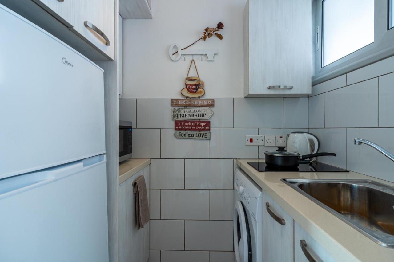 Berries 1-Br Apt In Ларнака Екстериор снимка
