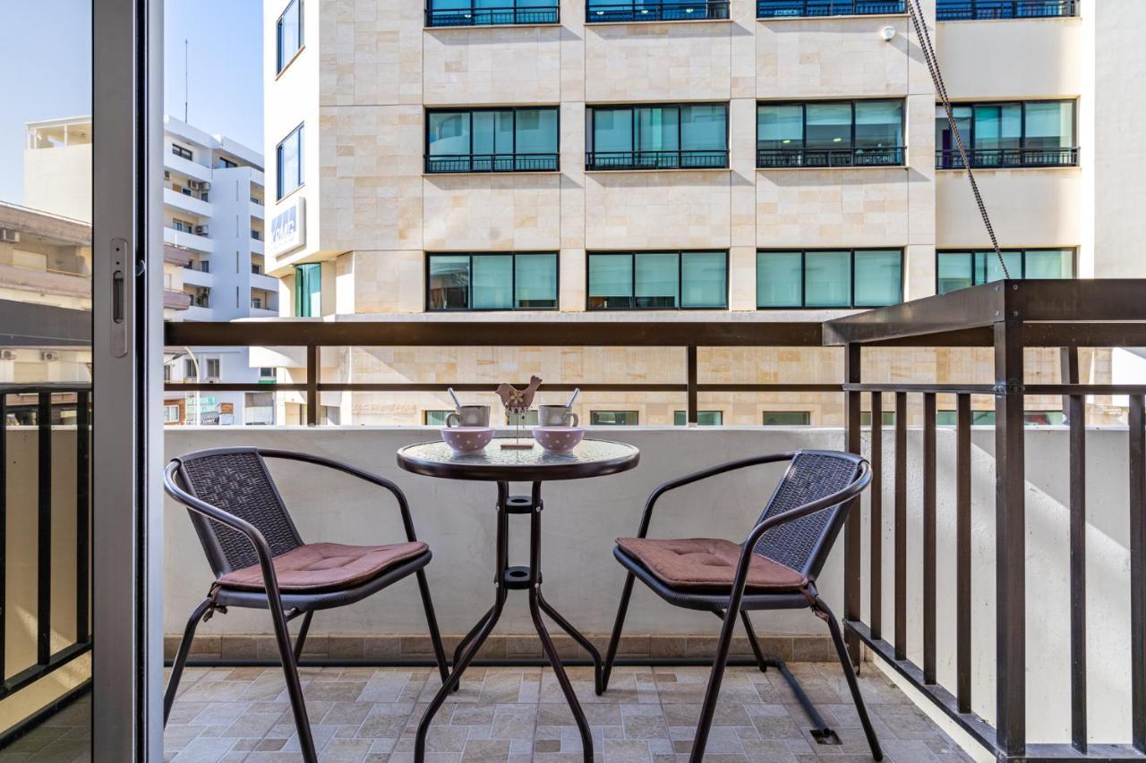 Berries 1-Br Apt In Ларнака Екстериор снимка