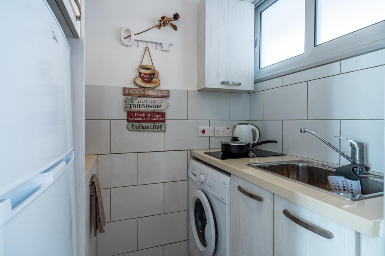 Berries 1-Br Apt In Ларнака Екстериор снимка